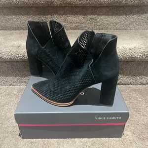 Vince Camuto Graystone Black Suede boots size 10